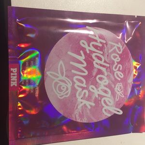 Rose hydrogel mask with radiant rose petals